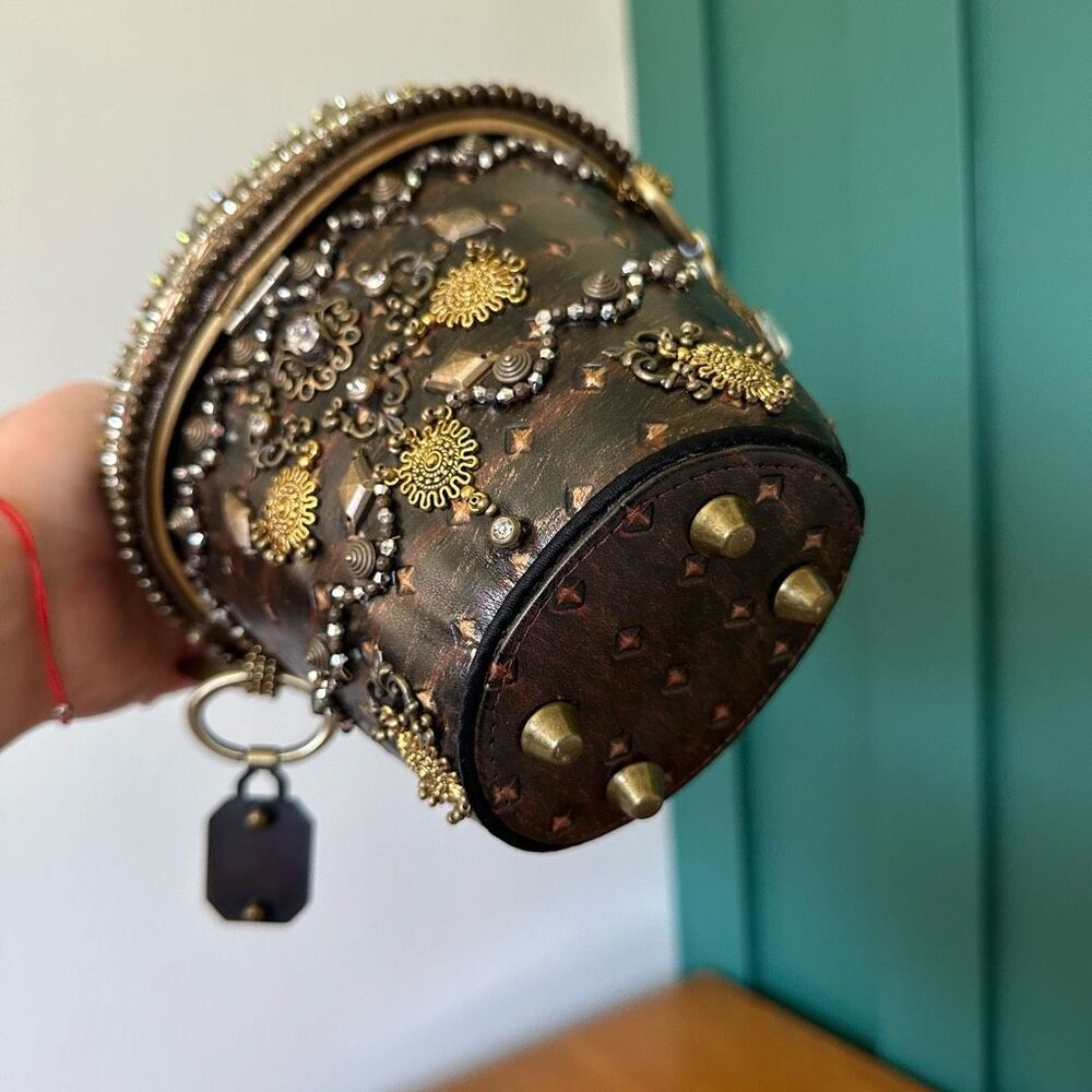 Mary Frances Brown Beaded CHAMPAGNE Bucket Bag with Gold Accents 🍾 🥂 - Picture 8 of 16